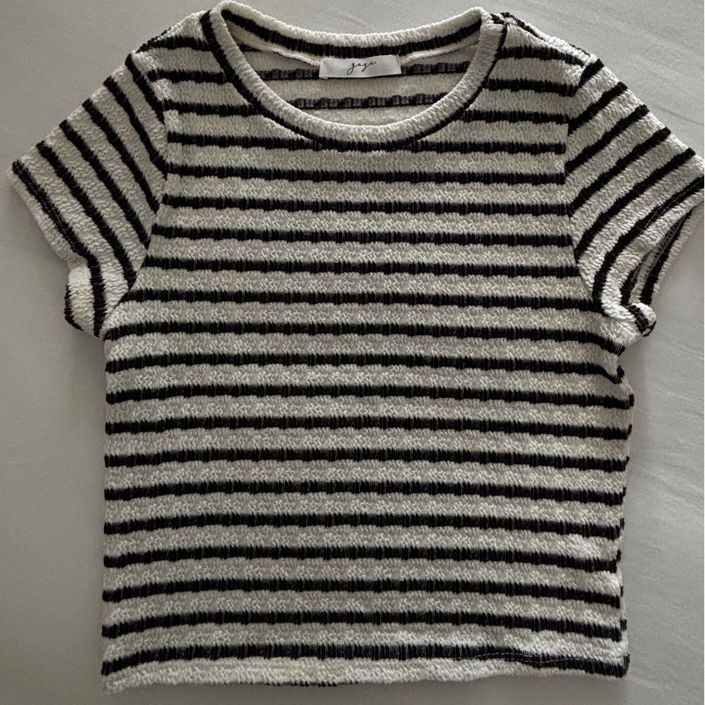 Cropped cream and black striped tee